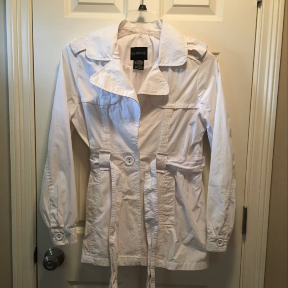 Belted White Light weight jacket with pockets